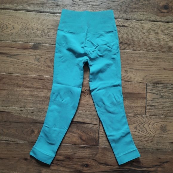 Lululemon Cropped Compression Tights - Picture 5 of 10